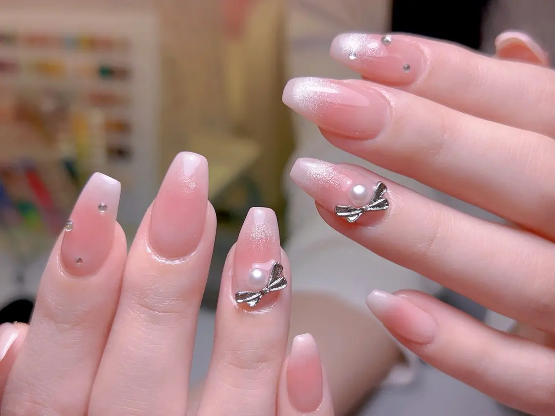 ネイル フレンチネイル ジェルネイル グラデーション 韓国ネイル マグネットネイル ハンドネイル 【長さ出し】 IRIS NAILのネイルデザイン