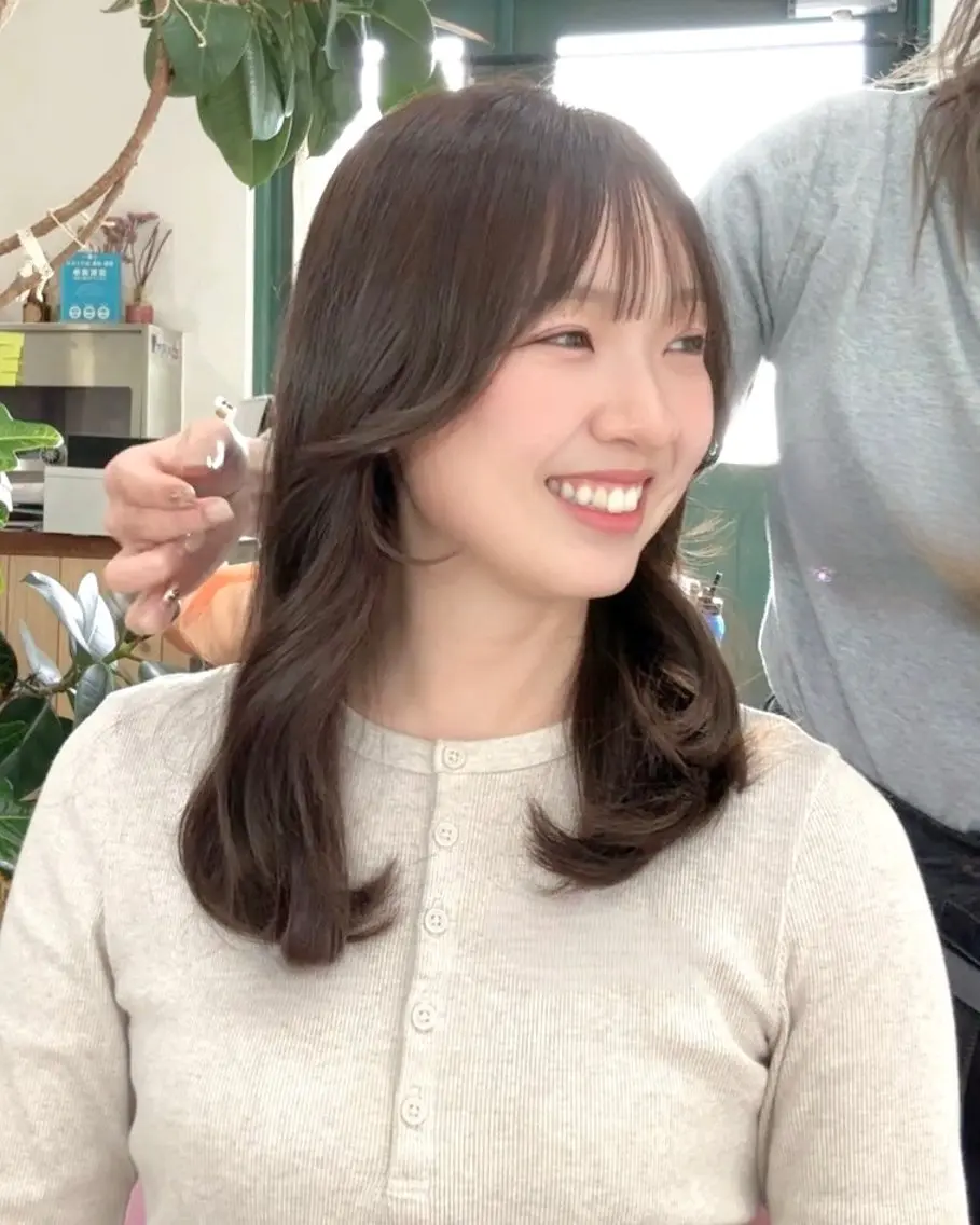ミディアム 小顔カット mickey Yuinaのヘアスタイル