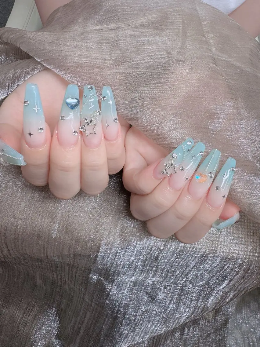 ネイル フレンチネイル ジェルネイル ガラスフレンチ ハロウィン ハート H.baby Nail Salonのネイルデザイン