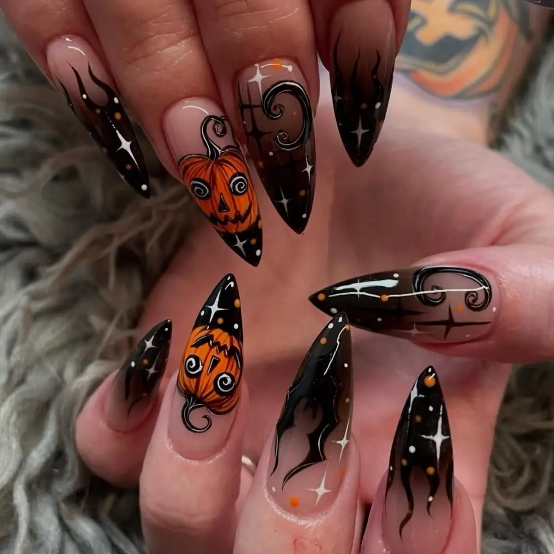 ネイル ジェルネイル ハロウィン 韓国ネイル ロングネイル オレンジ ハンドネイル ハンドケア Blingg NailStudioのネイルデザイン