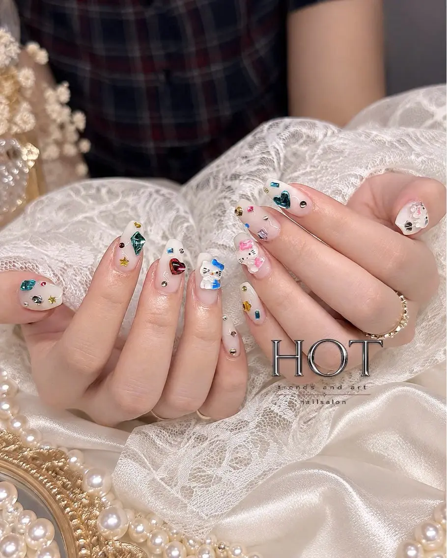 ネイル アートネイル オーロラネイル クリアネイル 長さ出し フレンチネイル ハンドネイル HOT Nail Salonのネイルデザイン