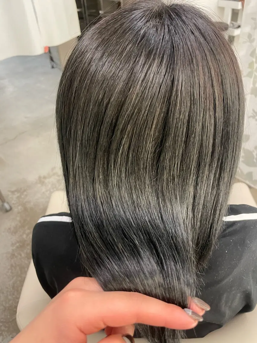 カラー 近藤 佑衣のヘアスタイル