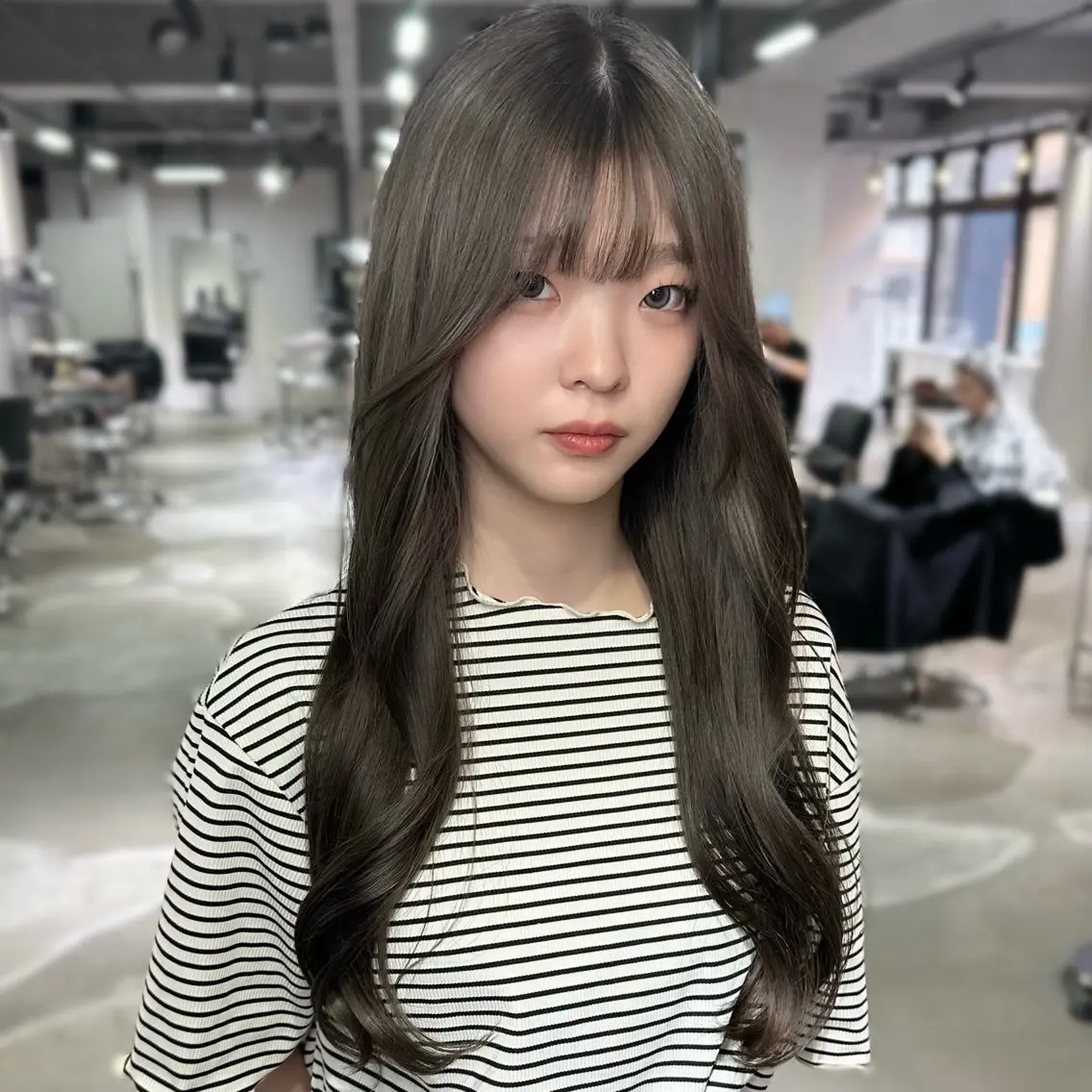 ロング くびれヘア 顔まわりレイヤー 顔周りカット 韓国風ヘア くびれレイヤー カット ヘアカラー トリートメント 心斎橋 韓国レイヤ ー指名No.1renのヘアスタイル