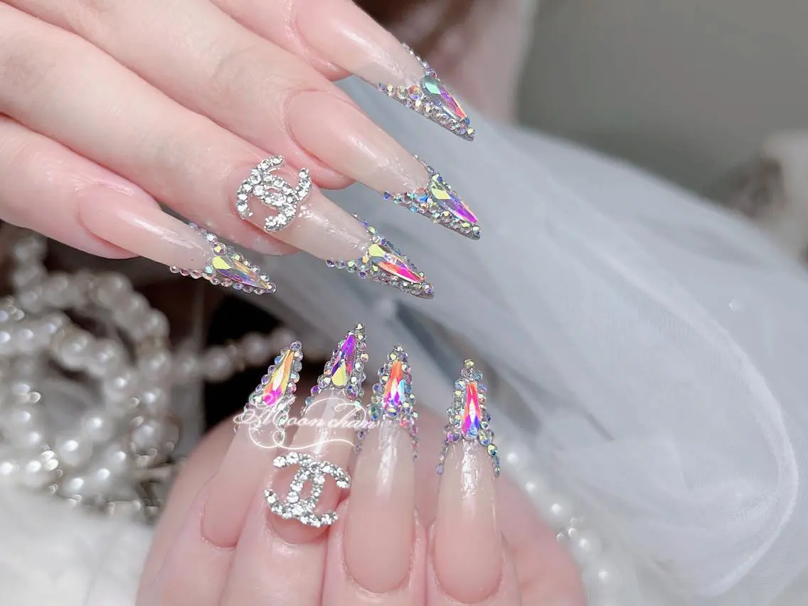 ネイル 長さ出し キラキラネイル 韓国ネイル ロングネイル マグネットネイル ハンドネイル ハンドケア KTNail 🎀 長さ出し専門店のネイルデザイン