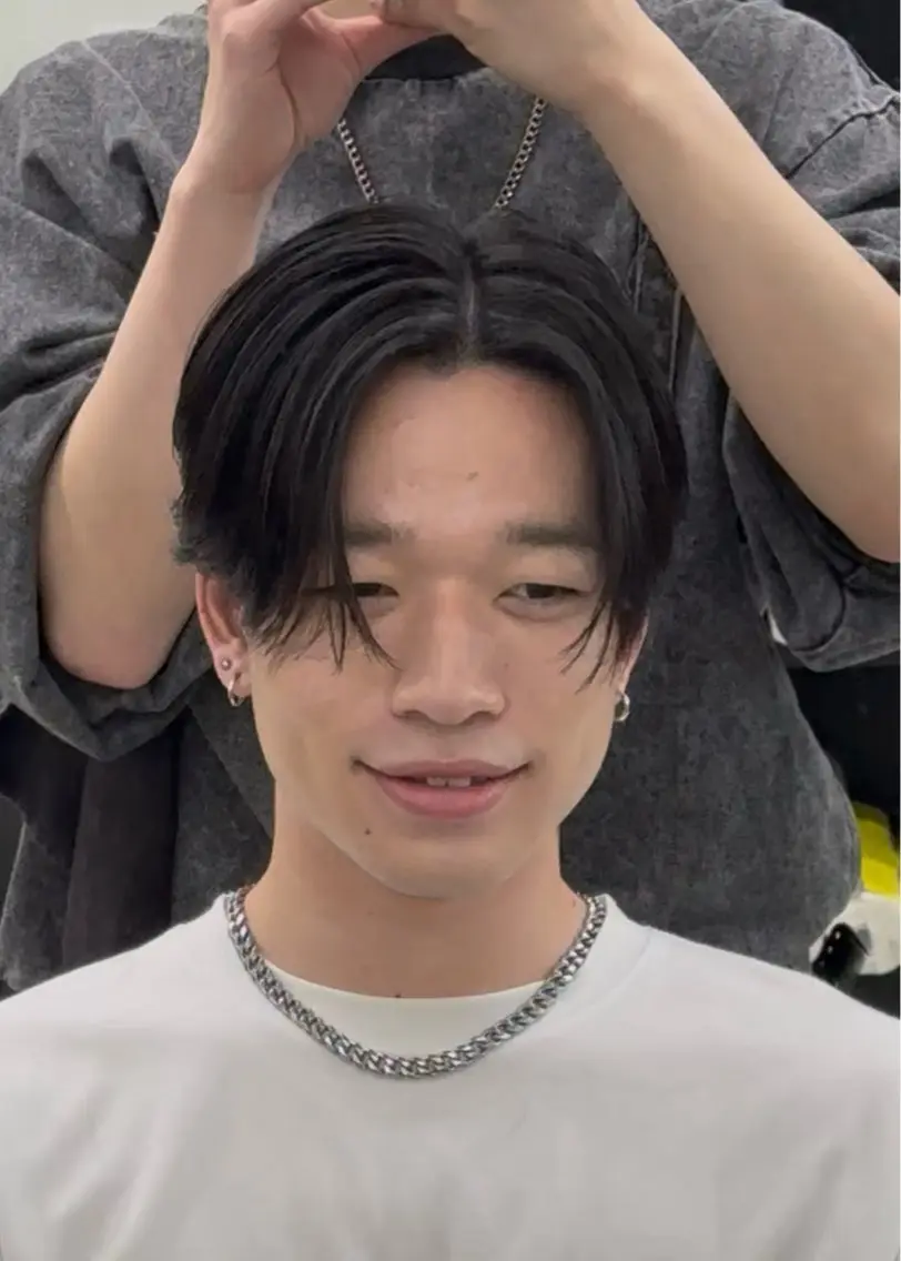 メンズ センターパート カット ヘアセット 岡部 琉斗のヘアスタイル