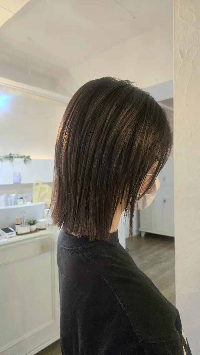 切りっぱなしのタイトなボブにしたい方♡ツヤツヤな質感がお洒落感UP!カット➕トリートメントの写真