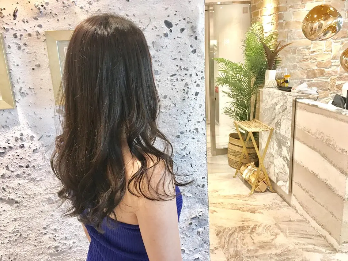 ロング カラー ダークグレー ダークグレージュ グレージュ カット ヘアカラー トリートメント 髪質改善カラー、美髪 トリートメント専門のヘアスタイル