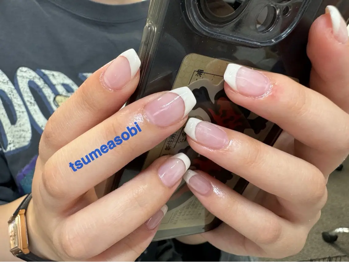【オフ無し】クリアベースフレンチネイルorカラーグラデーション（パラジェル変更可¥1,000）ショートネイルのみの写真