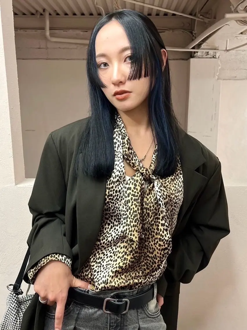 セミロング カラー 黒髪 ブルーカラー ネイビーカラー 姫カット レイヤーカット/ ハイトーン/mikiのヘアスタイル