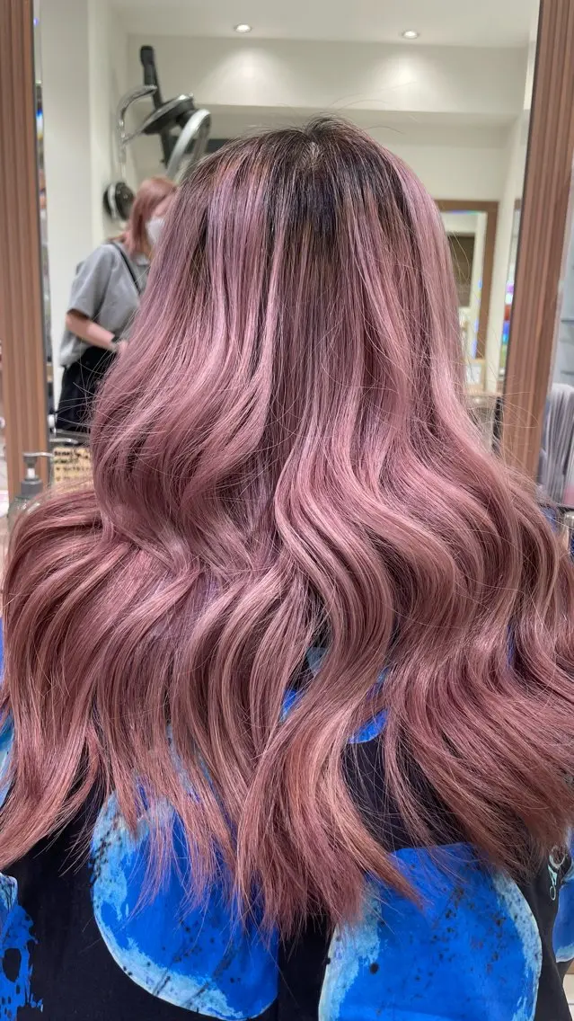 ミディアム カット ヘアカラー ハイトーン募集中 💜✝️荒川優輝のヘアスタイル
