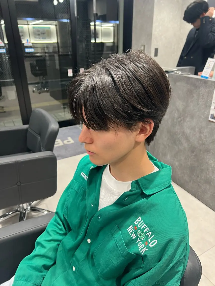 メンズ センターパート 刈り上げ PERCUT HYUGAのヘアスタイル