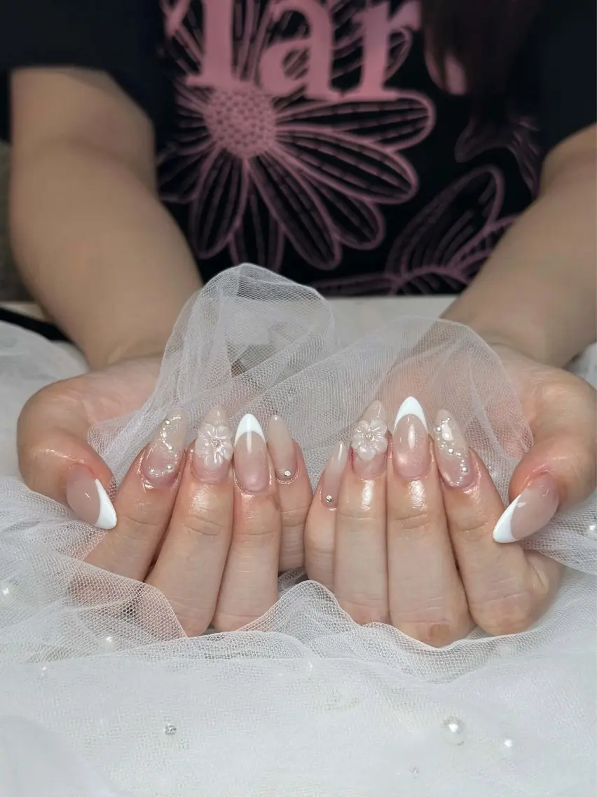 ネイル チークネイル ドット フレンチネイル グラデーション ハート ハンドネイル Julli NailStudioのネイルデザイン