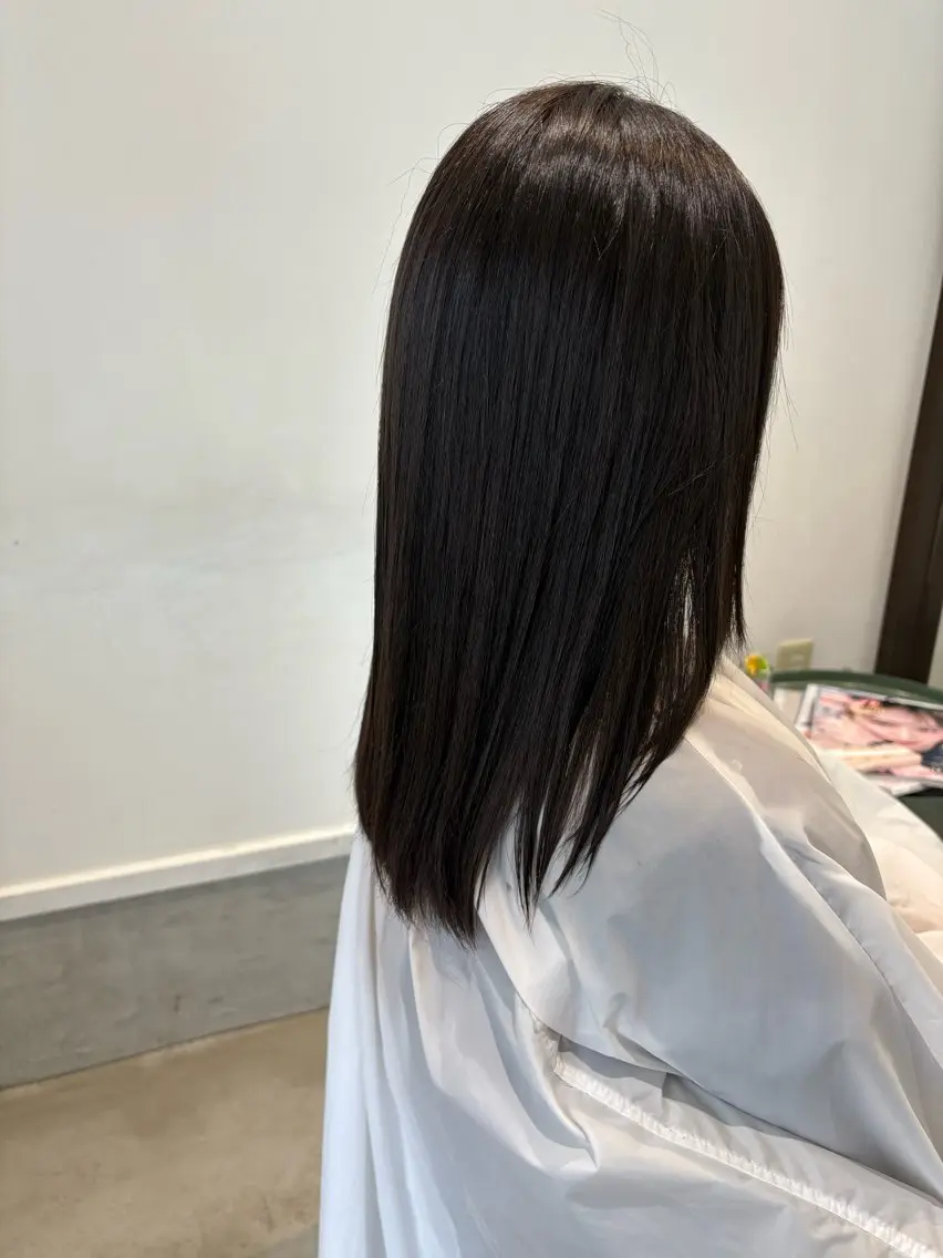 セミロング アッシュ カット ヘアカラー 折本 沙織のヘアスタイル
