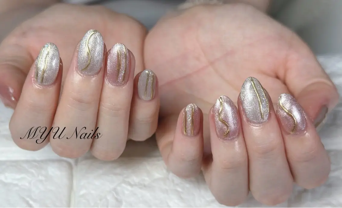 ネイル ジェルネイル ゴールド 持ち込み ニュアンスネイル ワンカラーネイル ハンドネイル ニュアンスネイル🌈 MYU Nailsのネイルデザイン
