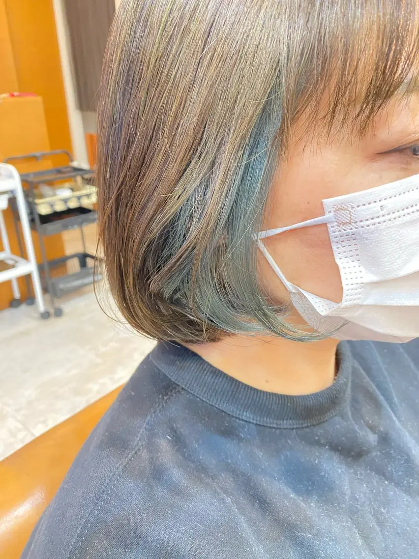ショート カラー エメラルドグリーン 田崎 暁大のヘアスタイル
