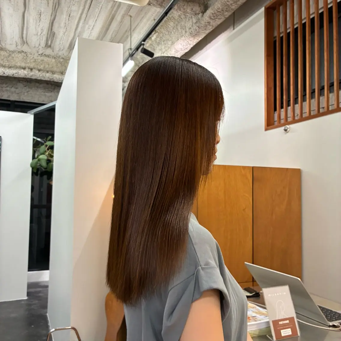 ロング 縮毛矯正 安藤 琢真のヘアスタイル