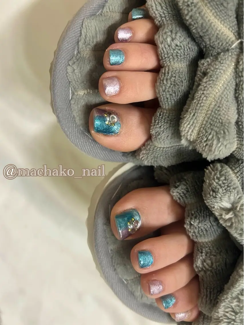 【フット】♡他店オフ無料★親指アート2本♡ワンカラー、ラメ、マグの写真