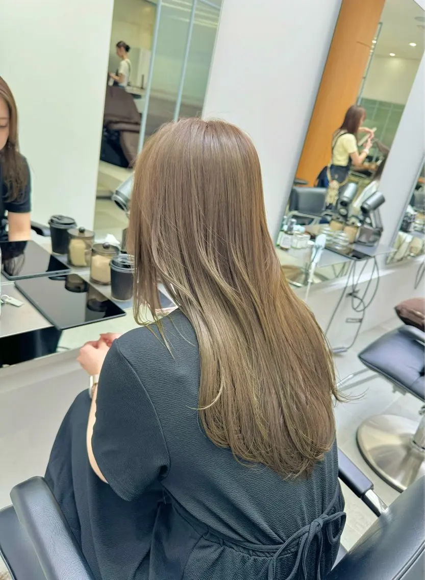 カラー kou🌥️レイヤー /艶カラーのヘアスタイル