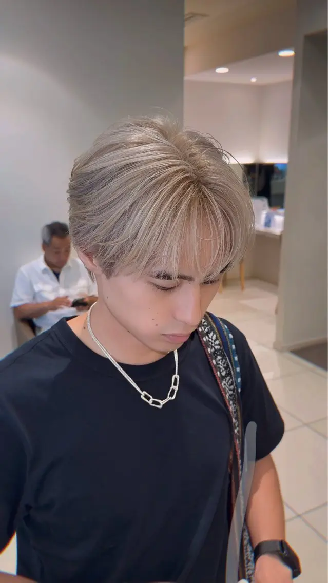 高発色ケアブリーチ&メンズカット&髪質回復トリートメントの写真