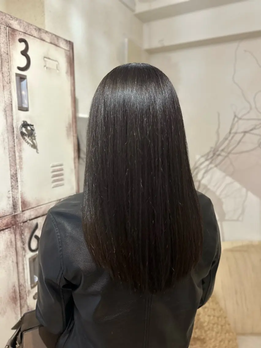 セミロング カラー ヘアカラー トリートメント ヘッドスパ putri 川邉 優花のヘアスタイル