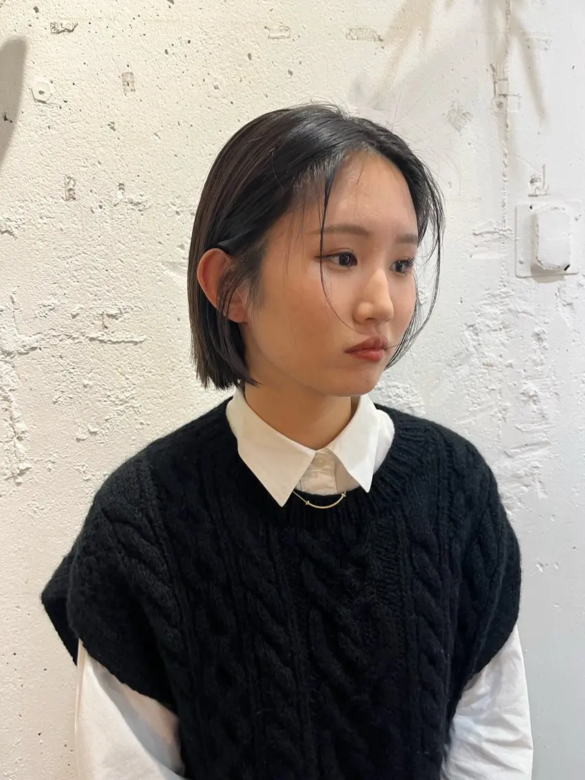 ショート カラー パーマ ヘアアレンジ オリーブカラー ボブ ニュアンスパーマ ✴︎UNU ✴︎モエカのヘアスタイル