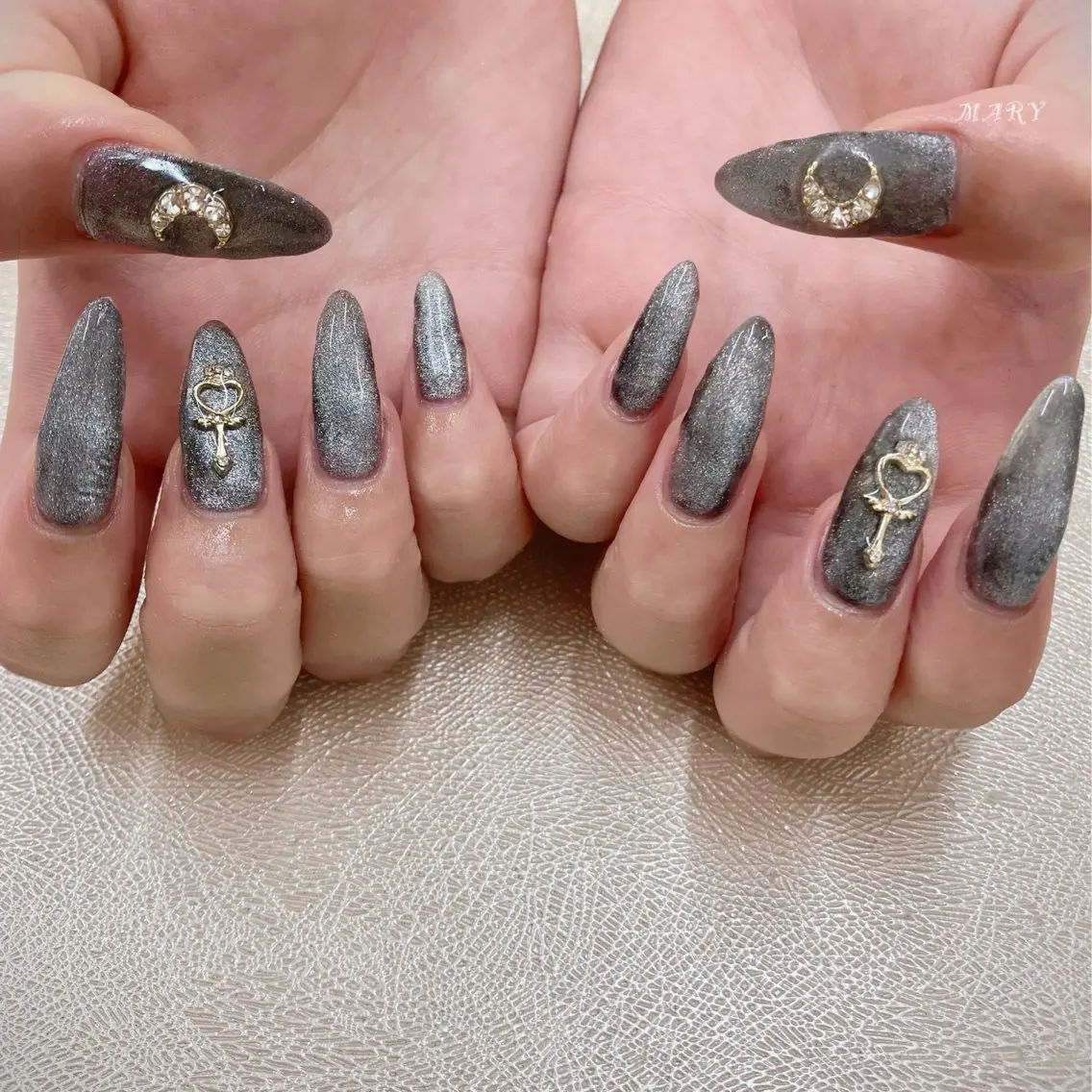 ネイル キラキラネイル マグネットネイル ニュアンスネイル ワンカラーネイル Mary nail .narumiのネイルデザイン
