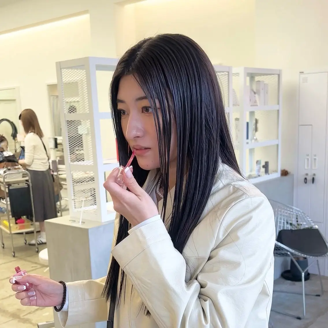 ロング カラー グレージュ イルミナカラー クロスパーマ× 透明感カラー✂︎のヘアスタイル