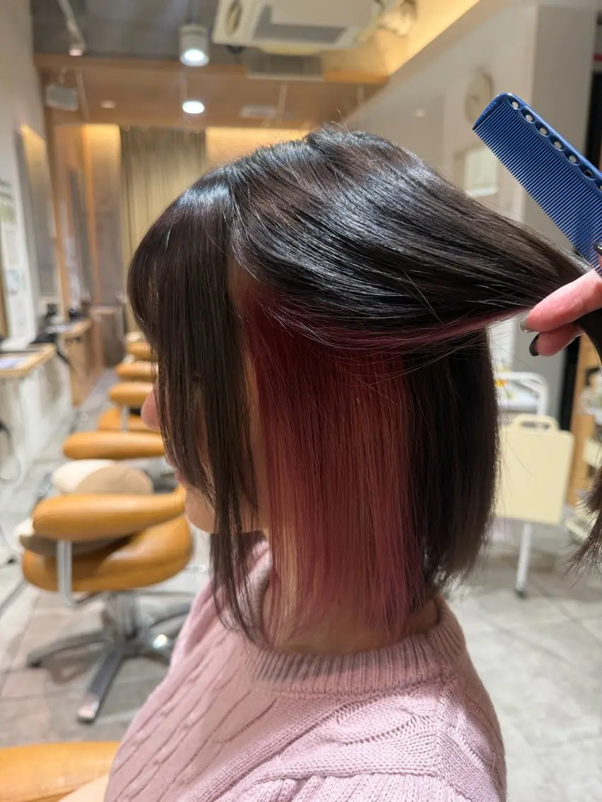 ミディアム カラー インナーカラー カット ヘアカラー 小西 舞依のヘアスタイル