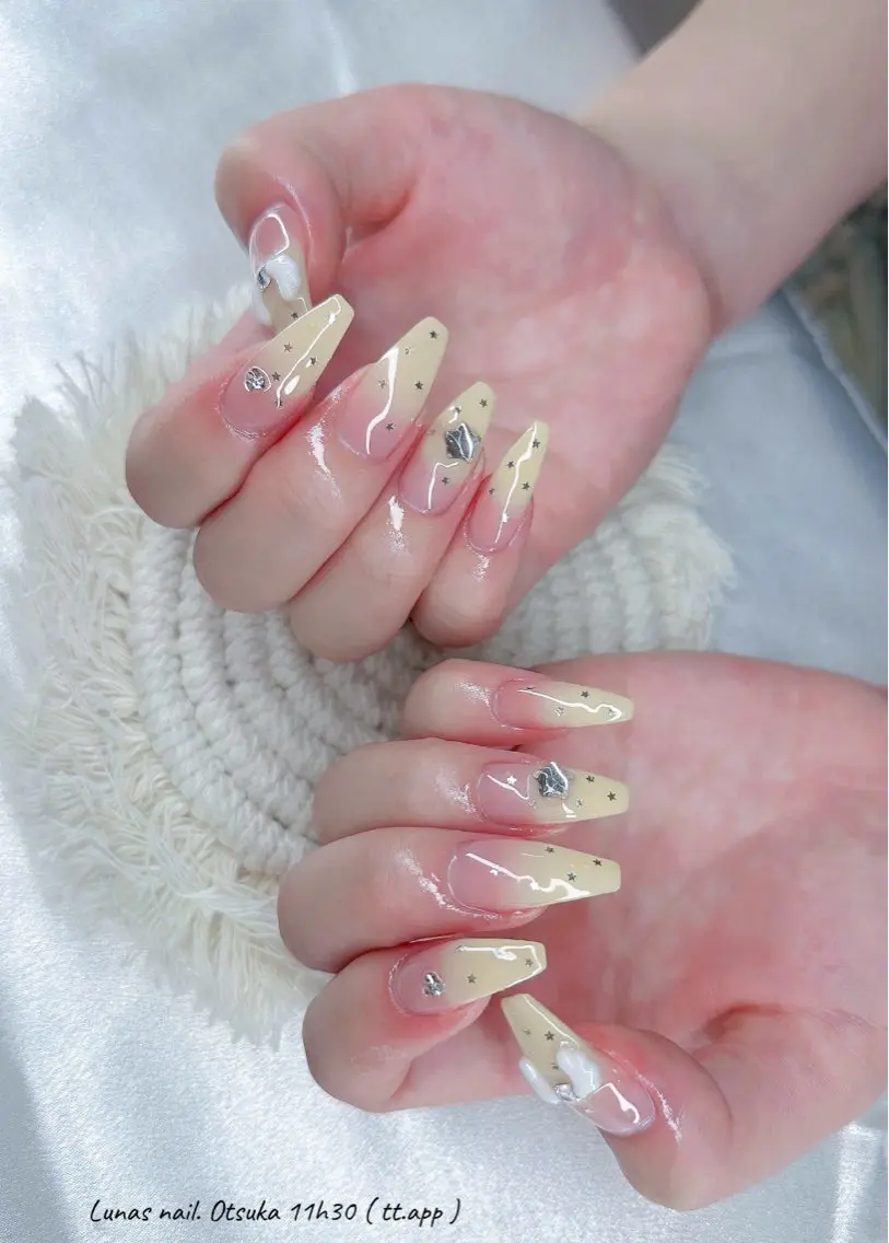 ネイル フラッシュネイル フレンチネイル グラデーション キラキラネイル 韓国ネイル ハンドネイル Hy nailsのネイルデザイン