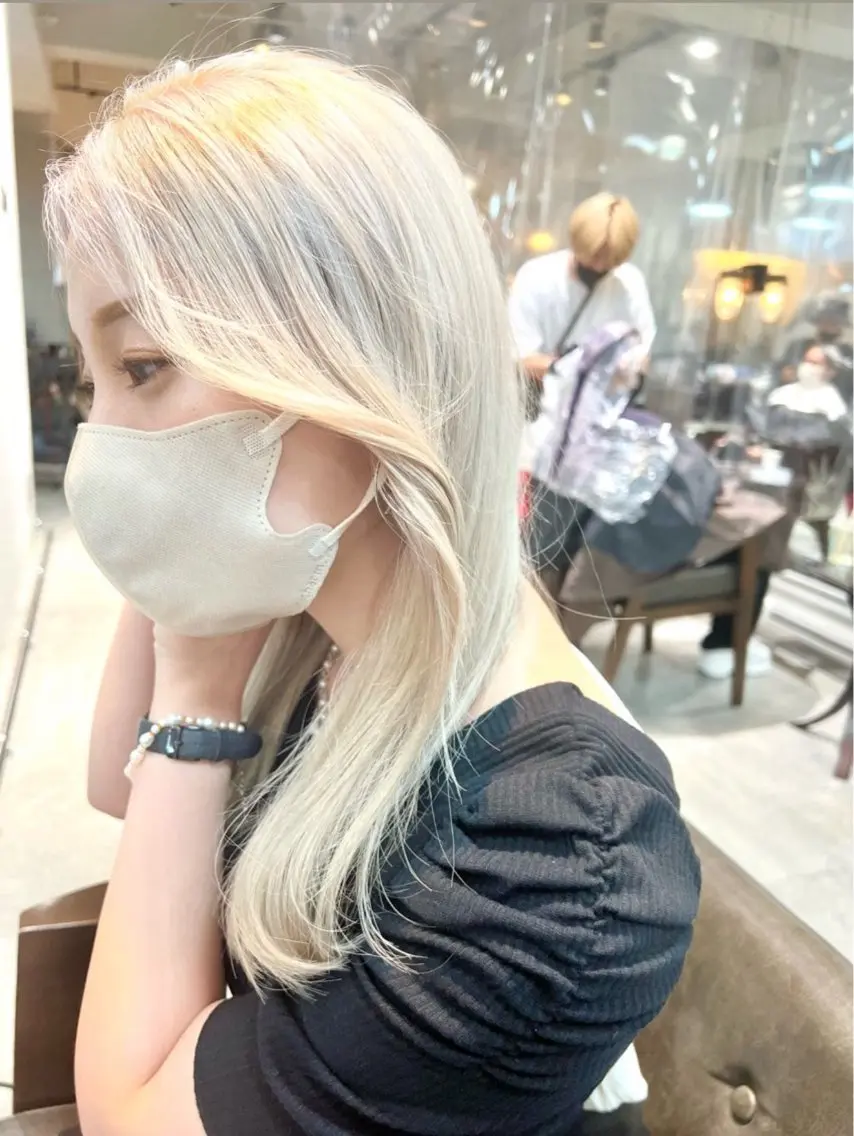 セミロング カラー ヘアアレンジ 🎀ハイトーン・艶 カラー HANA🎀のヘアスタイル