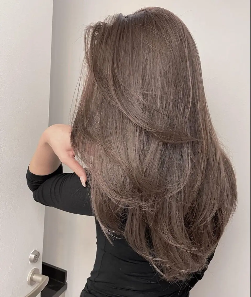 ロング レイヤーカット🤍 seriraのヘアスタイル