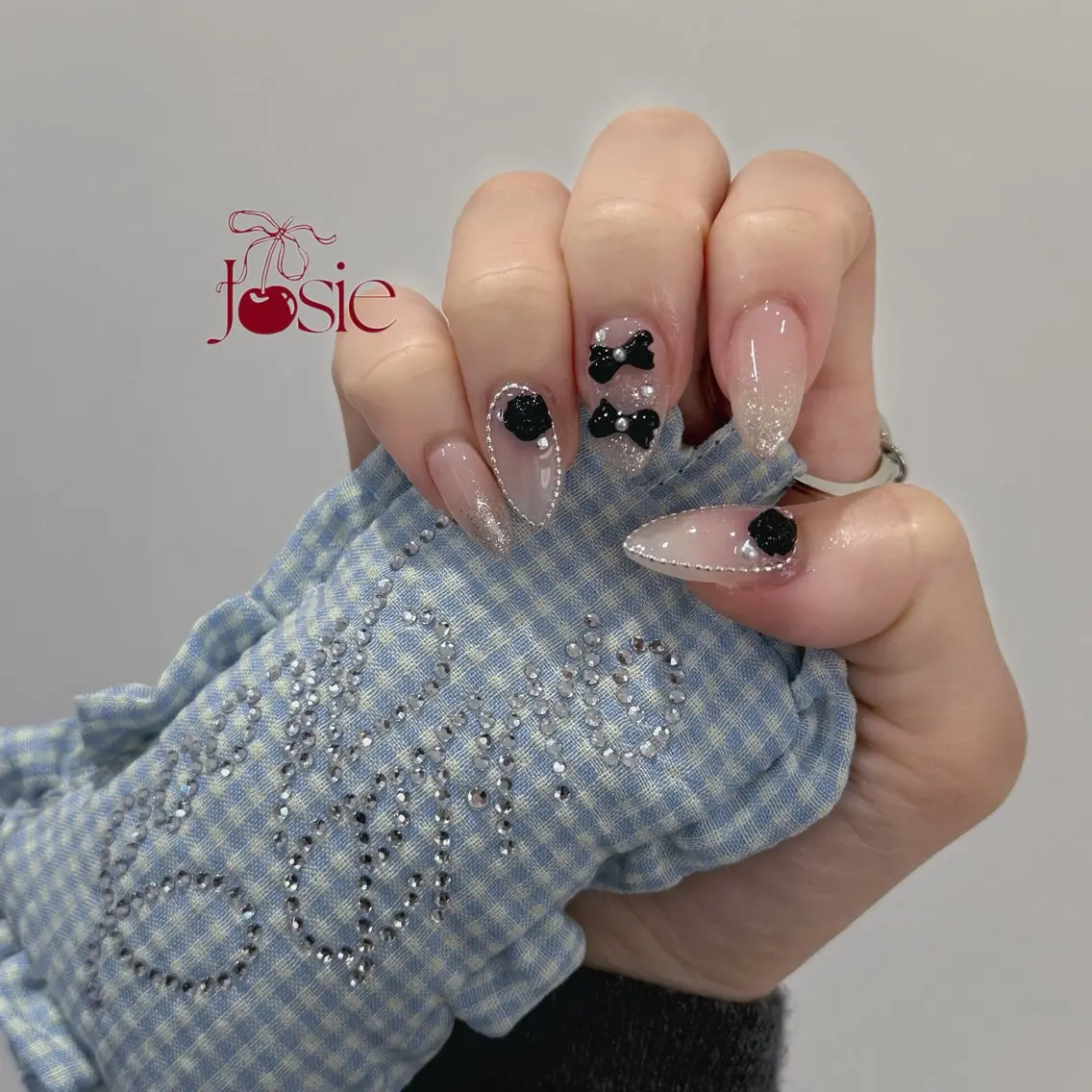 ネイル キラキラネイル 韓国ネイル ロングネイル ワンホンネイル ハンドネイル Josie nail salonのネイルデザイン