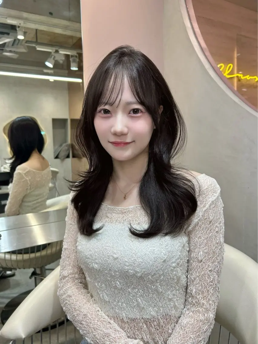 ミディアム ヘアカラー 浦和透明感トレンド ヘア🫧セナ🤍のヘアスタイル