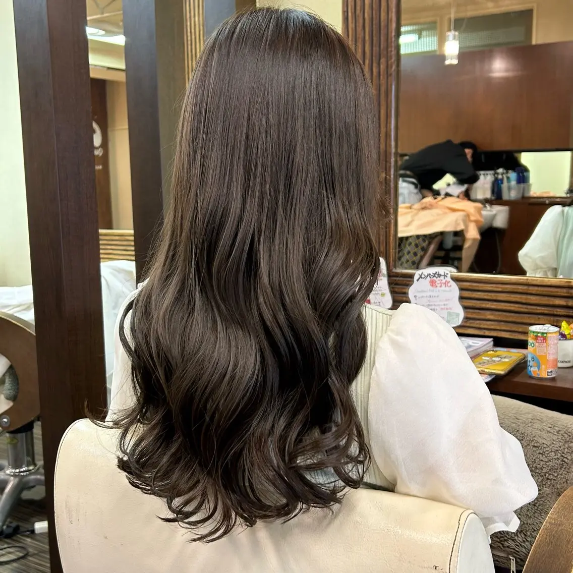 セミロング カラー カット ヘアカラー トリートメント 山崎 絵莉香のヘアスタイル