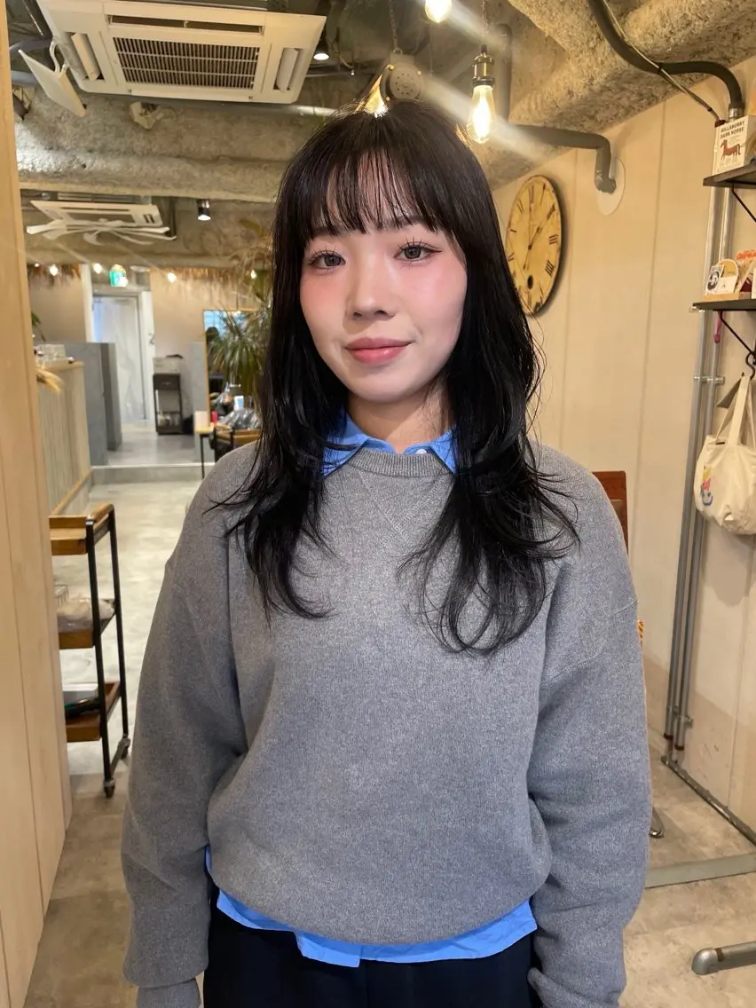 セミロング 顔まわりレイヤー レイヤーカット カット ヘアカラー トリートメント 狩野 羅夢のヘアスタイル