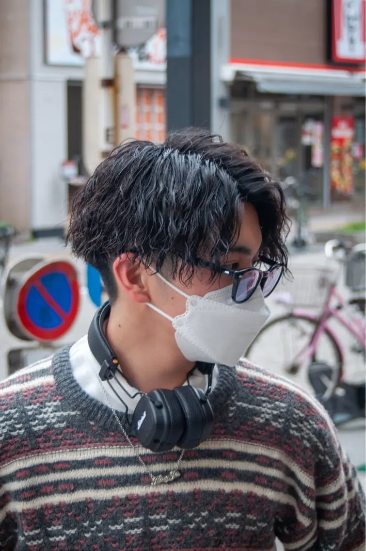 パーマ メンズ メンズパーマ 学生(メンズ向け) 波巻きパーマ 学生 スパイラルパーマ カット パーマ シャドウパーマ/ ルーズパーマ/メンズのヘアスタイル