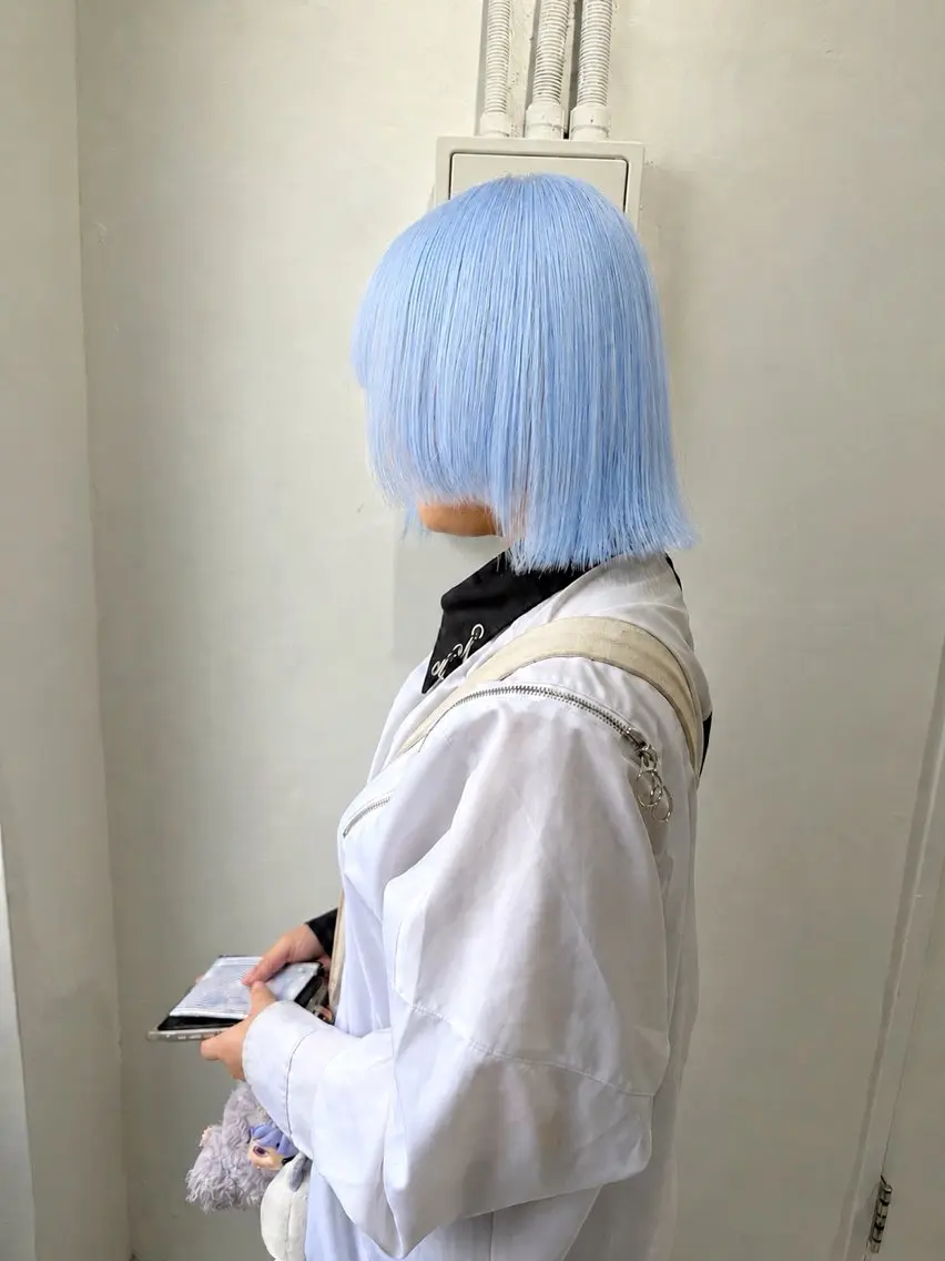 ショート カラー ブリーチ ブルーカラー 似合わせカット Muミュー/ブリーチ ハイトーン Wカラーのヘアスタイル