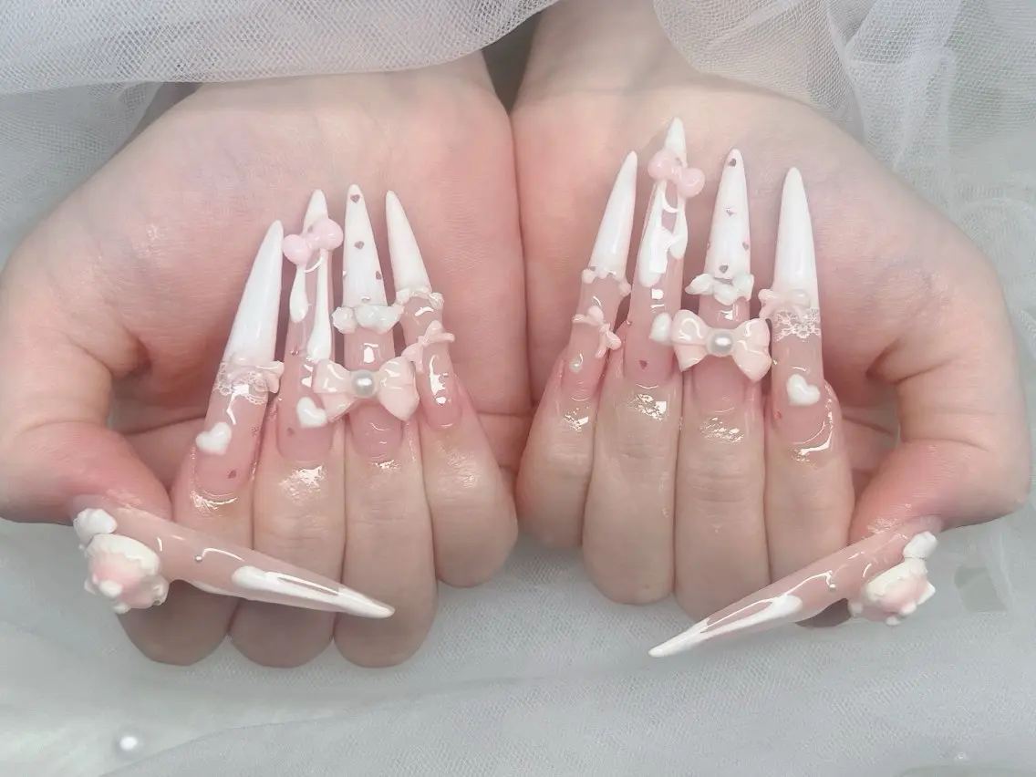 ネイル ブルー チークネイル ドット フレンチネイル ジェルネイル ハンドネイル Kei Nail Shibuyaのネイルデザイン