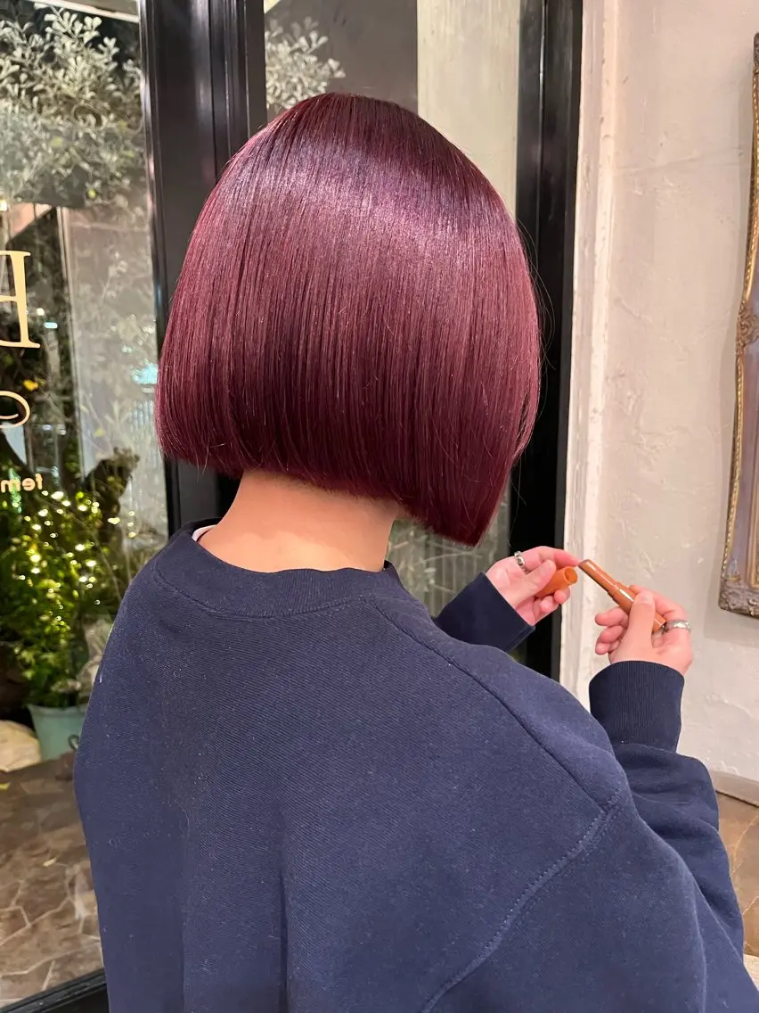 カラー レッドカラー 小山 奈津のヘアスタイル