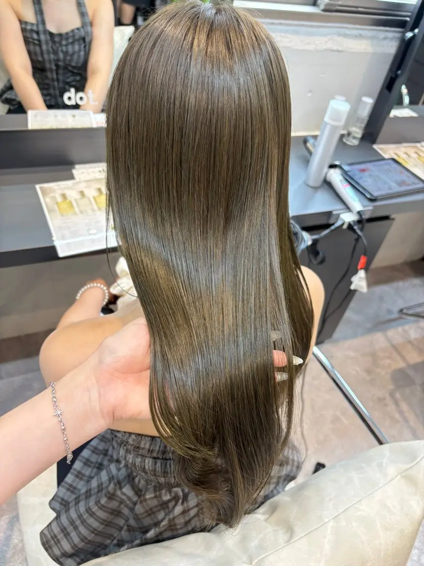 ロング カラー ベージュカラー 透明感カラー ダブルカラー オリーブベージュ ヘアカラー 🌼縮毛矯正 ✂️/えり🩵のヘアスタイル