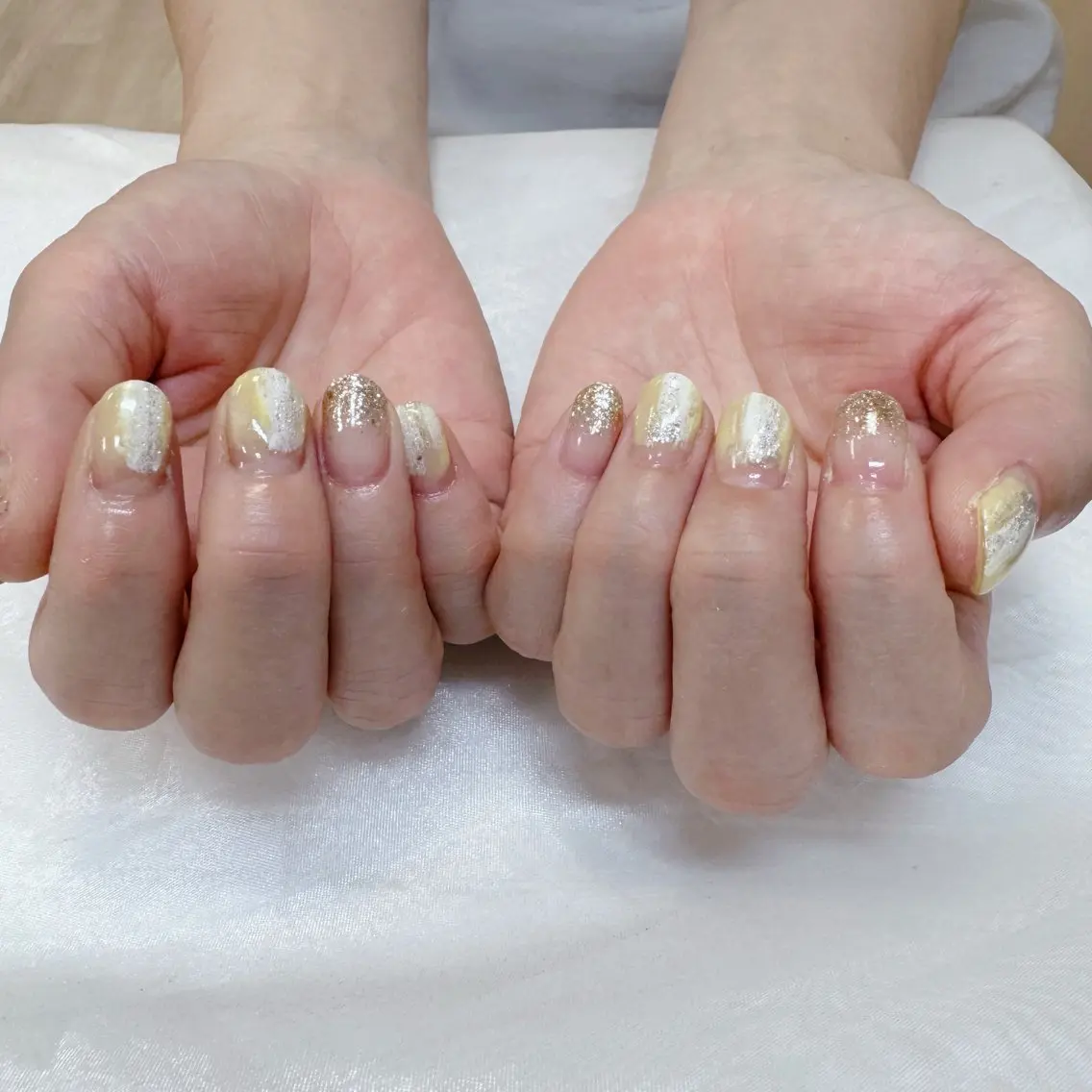 ネイル キラキラネイル ニュアンスネイル 黄色 maruyasu. yのネイルデザイン
