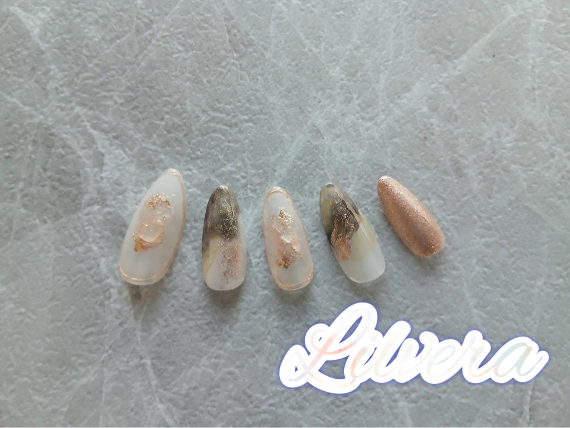 ネイル 中村 春菜のネイルデザイン