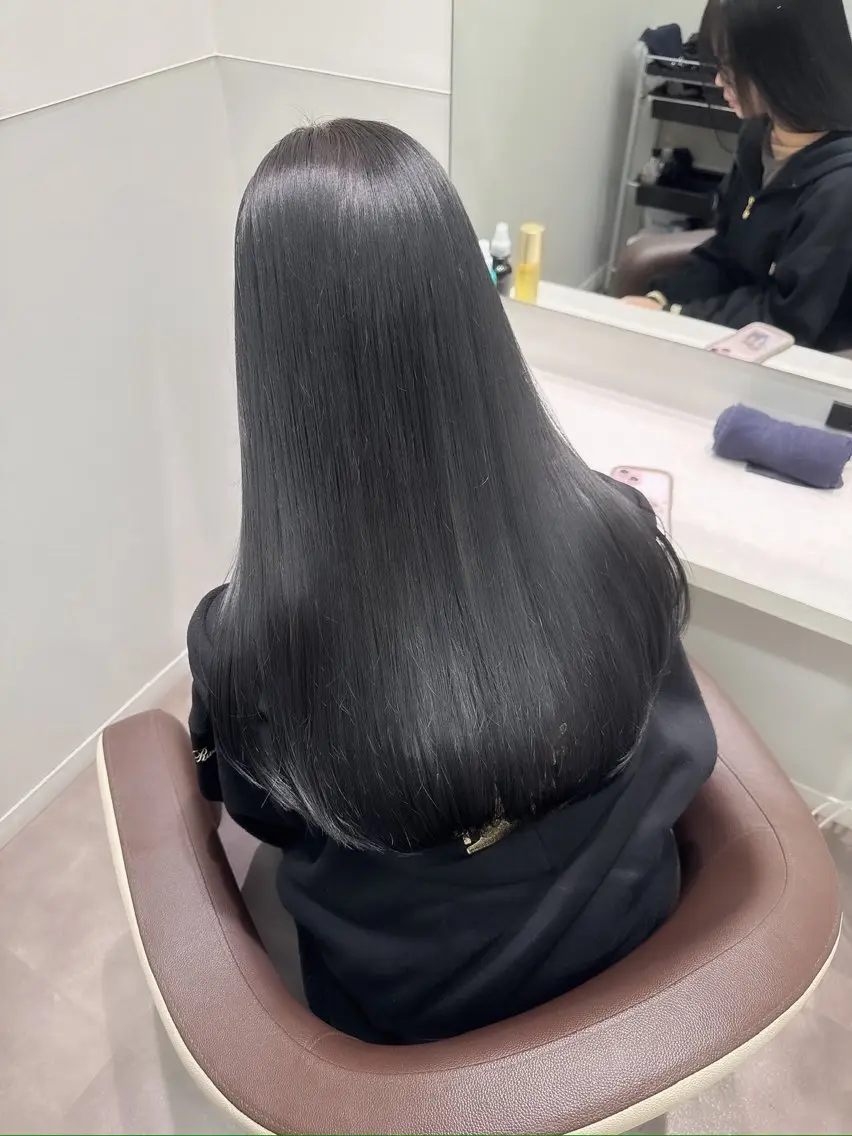 ロング ヘアカラー トリートメント ヘアセット グレー/ベージュ /髪質改善 れいとのヘアスタイル