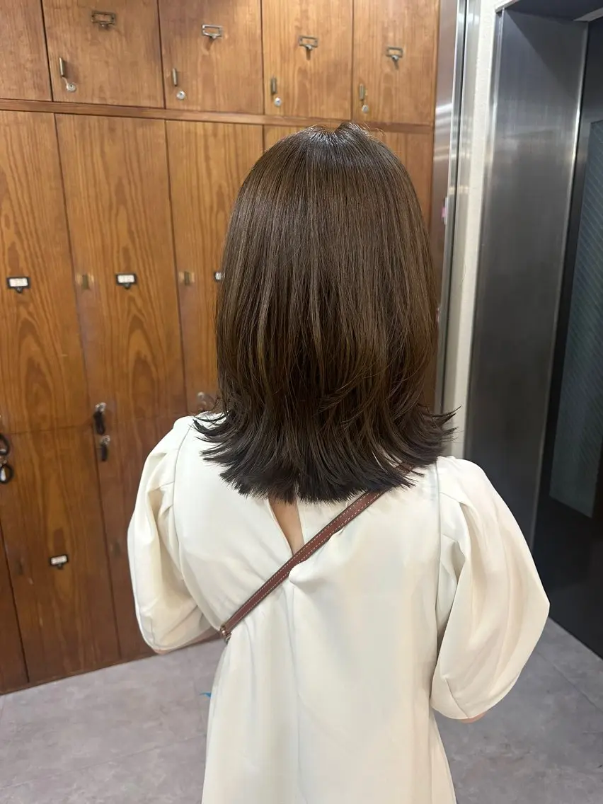 ミディアム くびれヘア くびれレイヤー レイヤーカット 鎌倉 彩のヘアスタイル