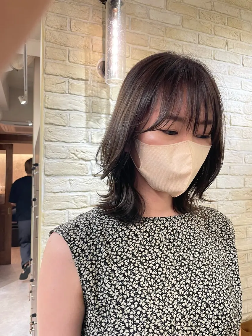 ミディアム くびれヘア くびれレイヤー レイヤーカット 河上 麻衣/白髪ぼかしのヘアスタイル