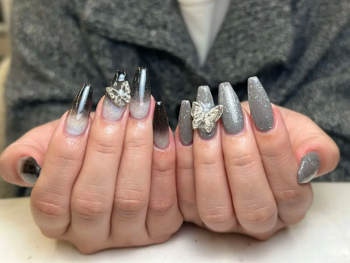 ネイル グラデーション キラキラネイル ワンカラーネイル 冬ネイル Jenn Nail Salonのネイルデザイン