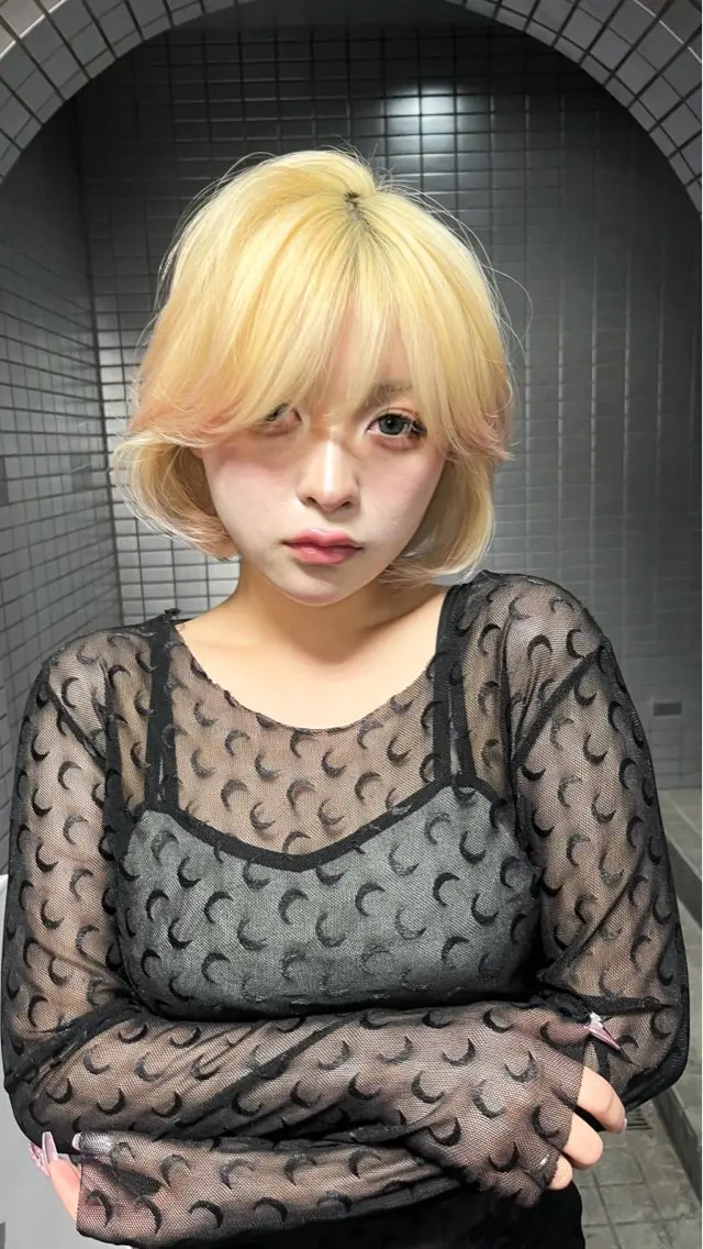 カラー アッシュ ベージュカラー 黒髪 ブリーチ ブルーカラー 透明感カラー✨🩵 韓国ヘアkanatoのヘアスタイル