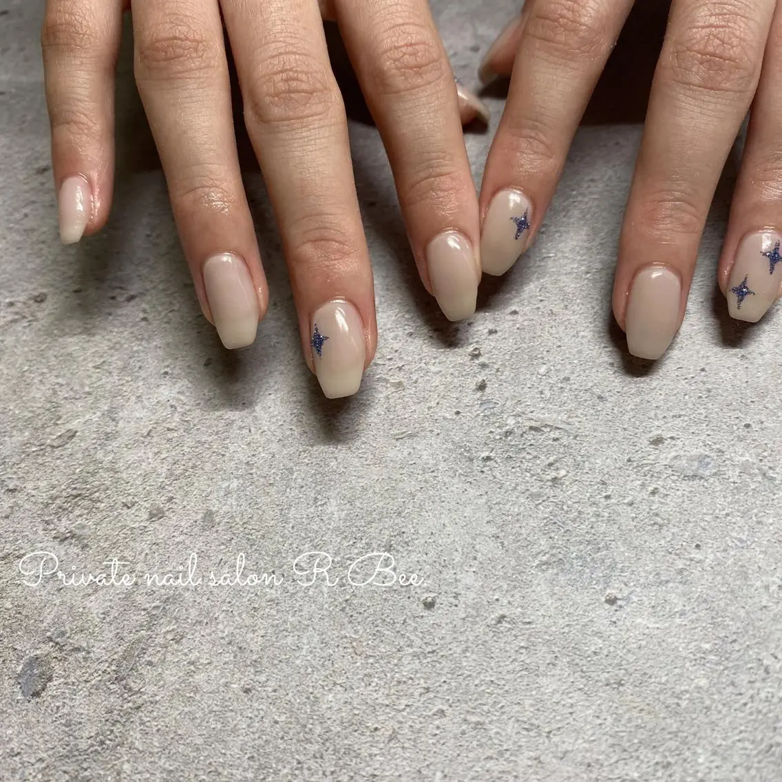 ネイル キラキラネイル オフィスネイル シンプルネイル aneu. -アヌ- 💅🫧reinaのネイルデザイン