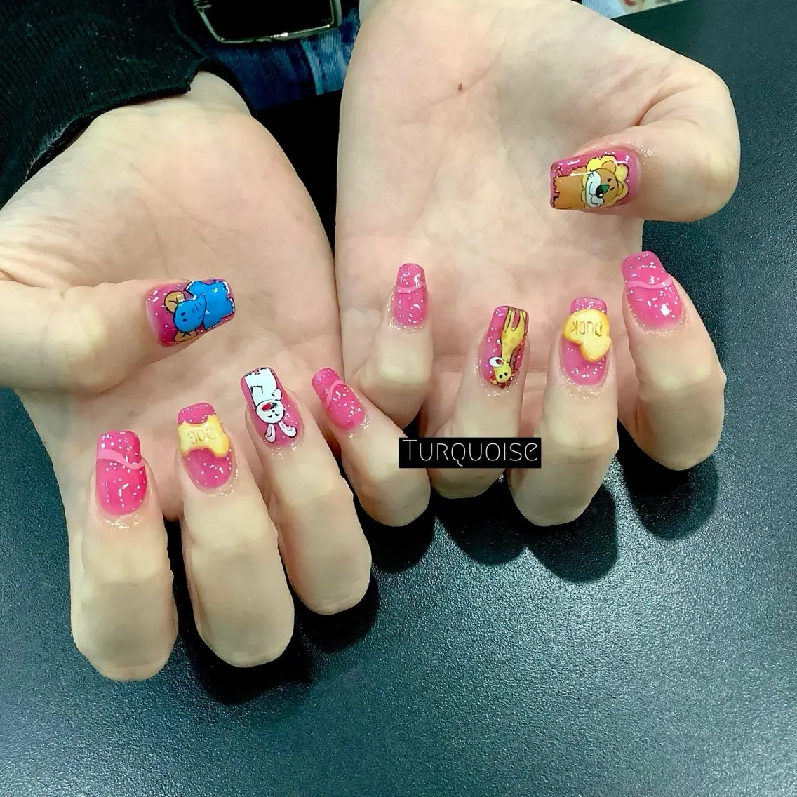 ネイル ハンドネイル 個性派ネイルサロン 💅🏼ターコイズのネイルデザイン