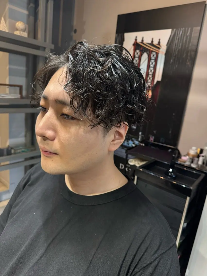 ミディアム パーマ メンズ ミディアムパーマ メンズパーマ メンズスパイラルパーマ スパイラルパーマ カット パーマ トリートメント 似合う髪型が 分からない方へのヘアスタイル
